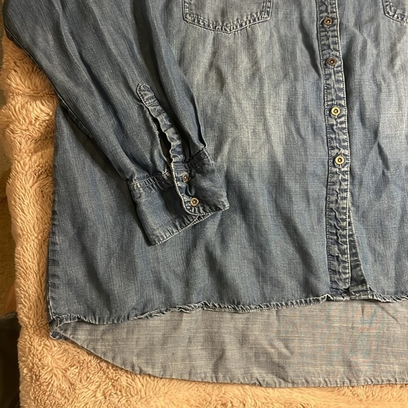 100% Lyocell soft denim blue button down - Picture 3 of 8